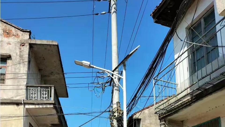 太陽能路燈燈桿的厚度怎么樣選擇?